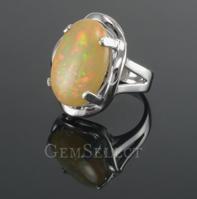 Anillo de ópalo de plata de GemSelect