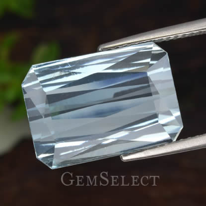 Scissor-Cut Aquamarine Gemstone