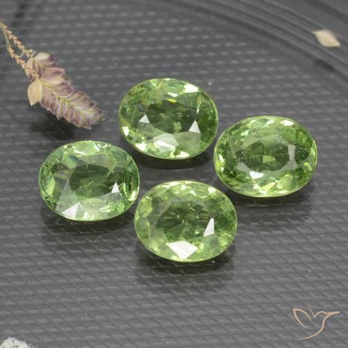 Medium Green Гранат Демантоид Камень - 0.4ct Фасетный Овал (ID: 471695)