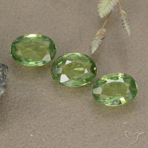 green garnet demantoid