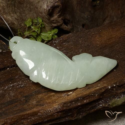 Vert moyen Jadéite gemme - 28ct Poisson gravé avec trou (ID: 485063)