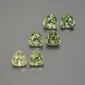 Medium Green 蓝宝石 Gem - 0.4ct 肥三角切面 (ID: 373515)